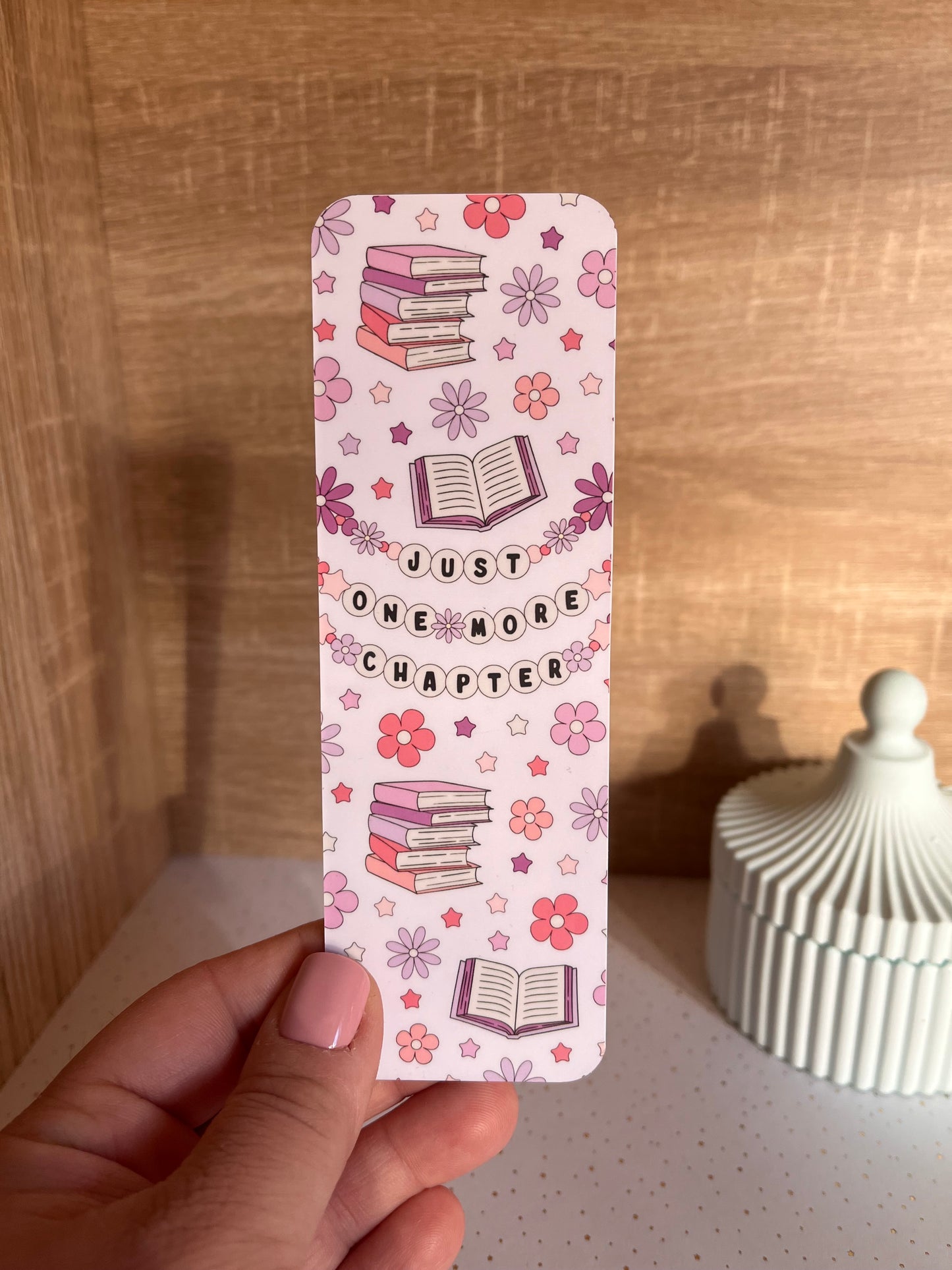 đ Marque-page "Just One More Chapter" â Design pastel fleuri